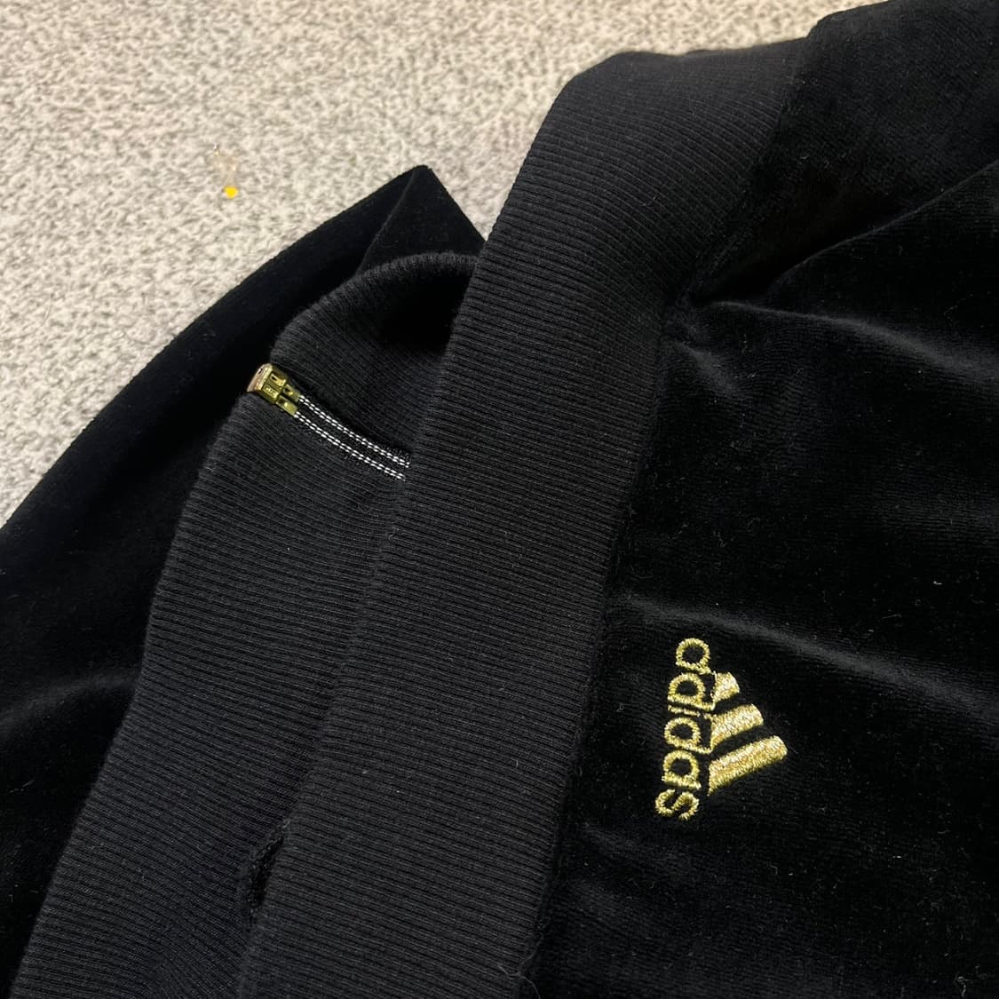 아디다스 빅로고 벨루어 후드집업 상품이미지3