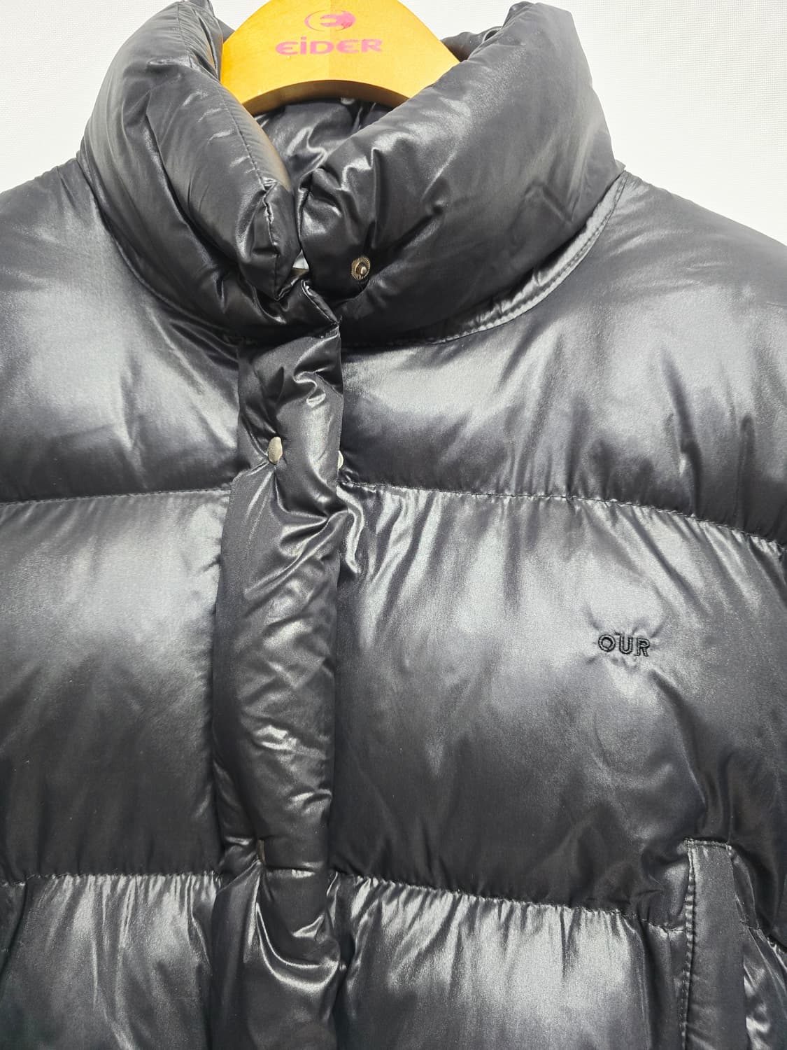 OUR 블랙 크롭 숏패딩 상품이미지2