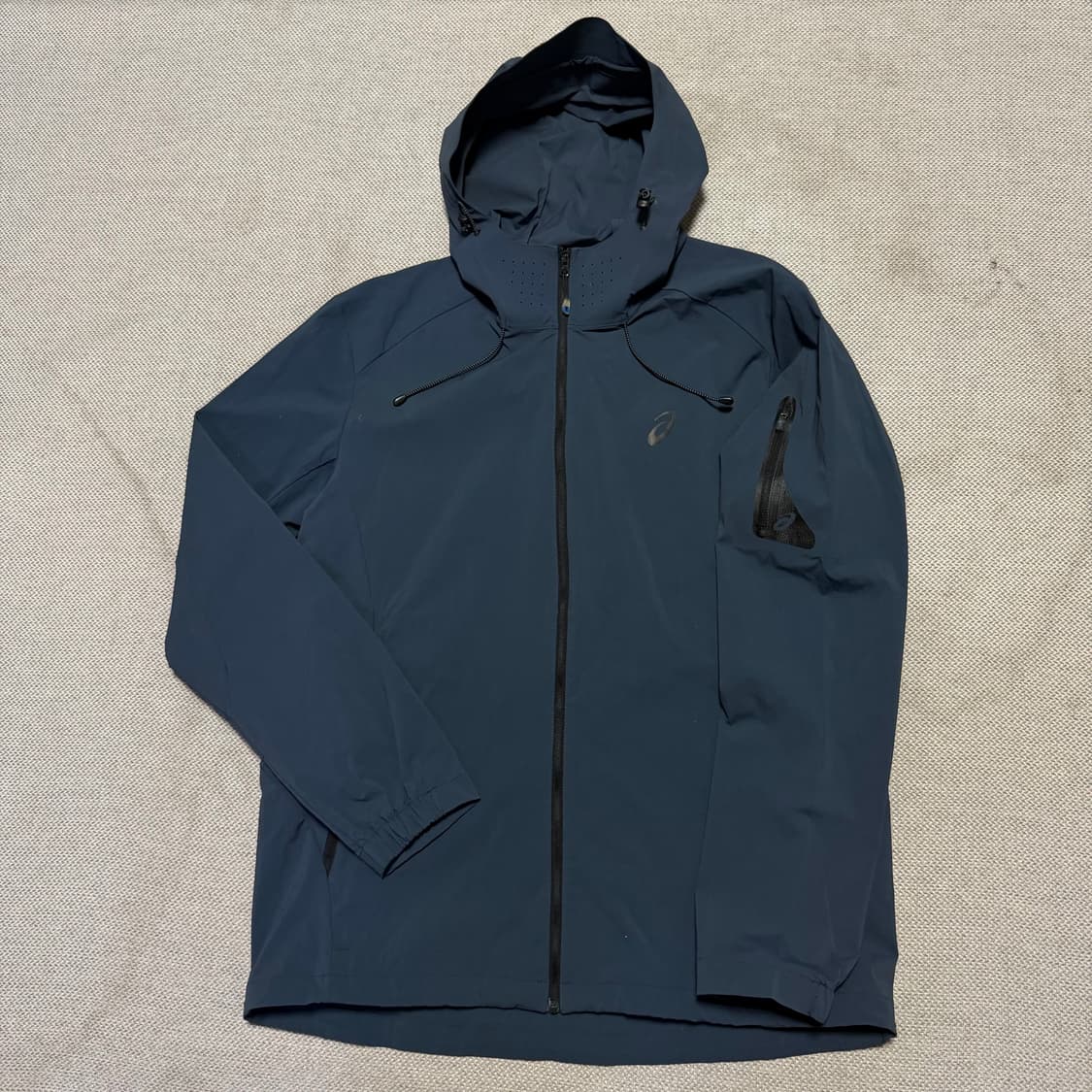 아식스 후드 윈드브레이커 상품이미지1