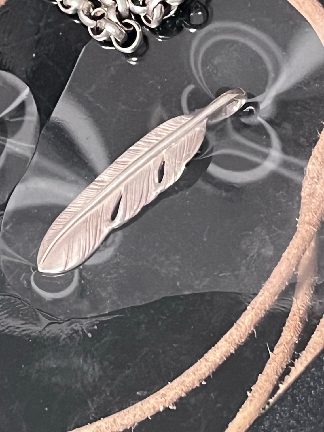 Goros sv feather m 고로스 sv 페더 펜던트 (좌향) 상품이미지2