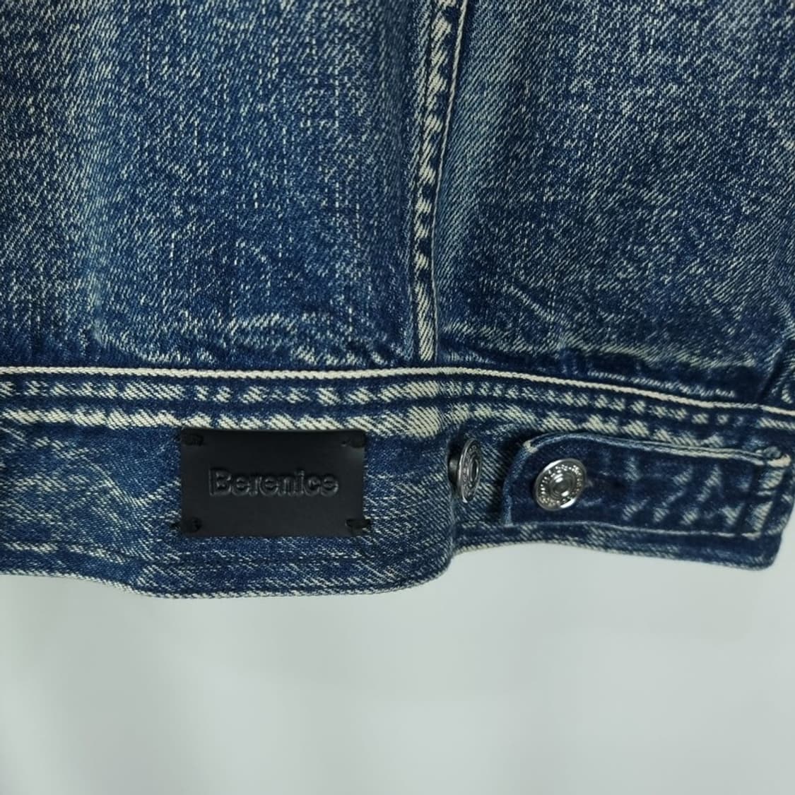 [베르니스] 19 S/S 빈티지 가공 투톤 오버핏 데님 자켓 P01541 상품이미지6