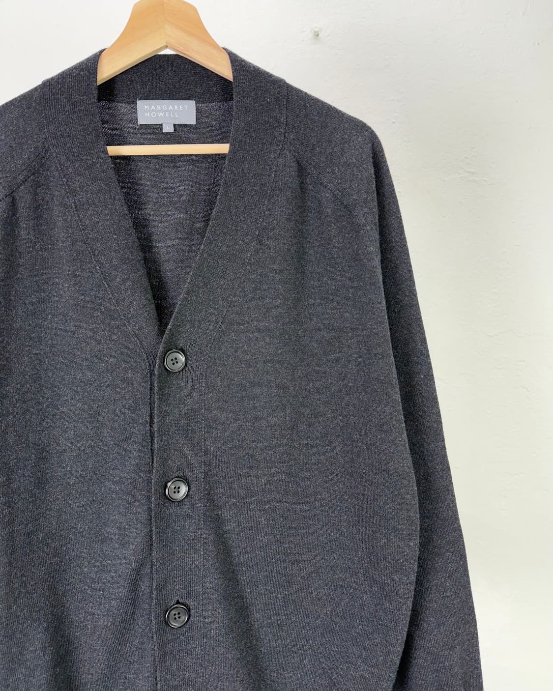 마가렛호웰 차콜 메리노 울 하이 브이넥 니트 가디건 상품이미지3