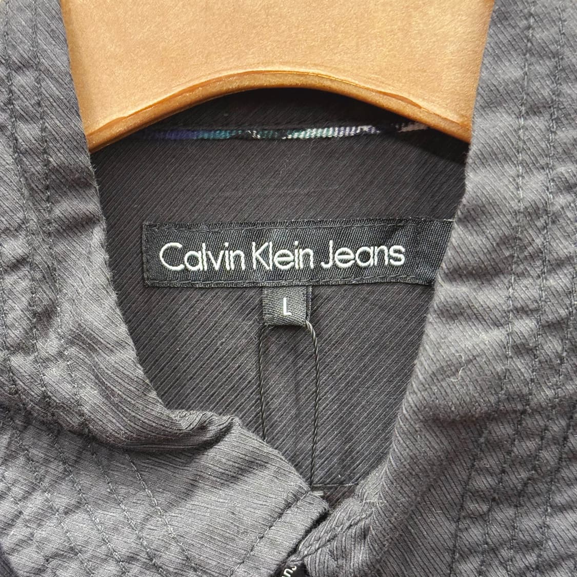 캘빈클라인 진스 반팔 셔츠 백 로고 자수 디테일 버튼업 블랙 상품이미지7