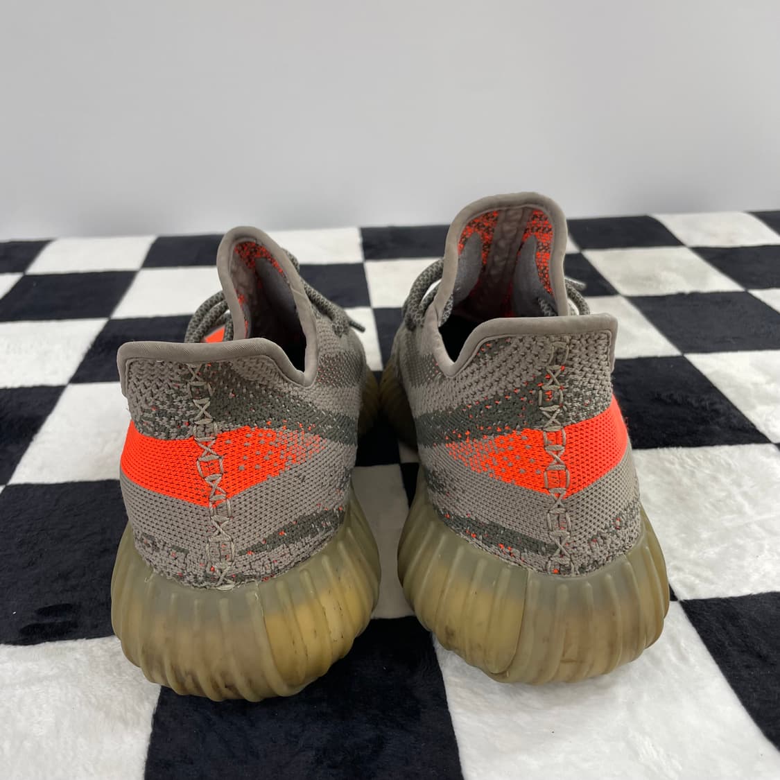 아디다스 이지부스트 350 V2 벨루가 265mm 상품이미지6