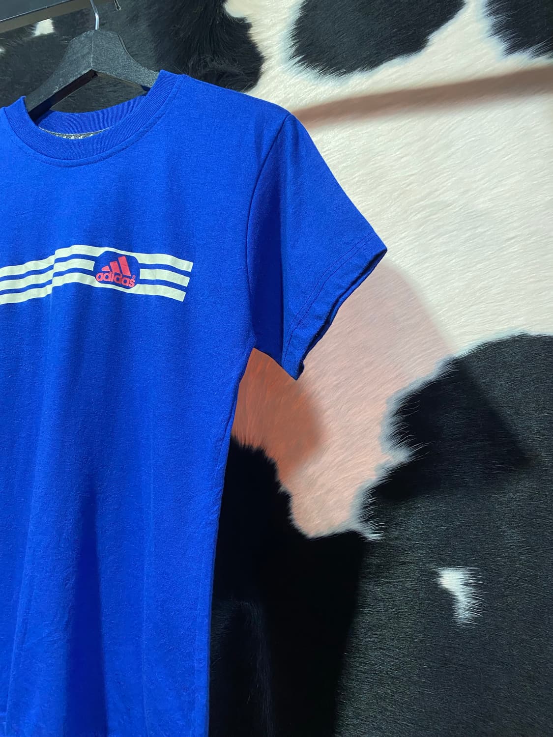 Adidas 삼선 레드 로고 디테일 반팔 티셔츠 상품이미지4