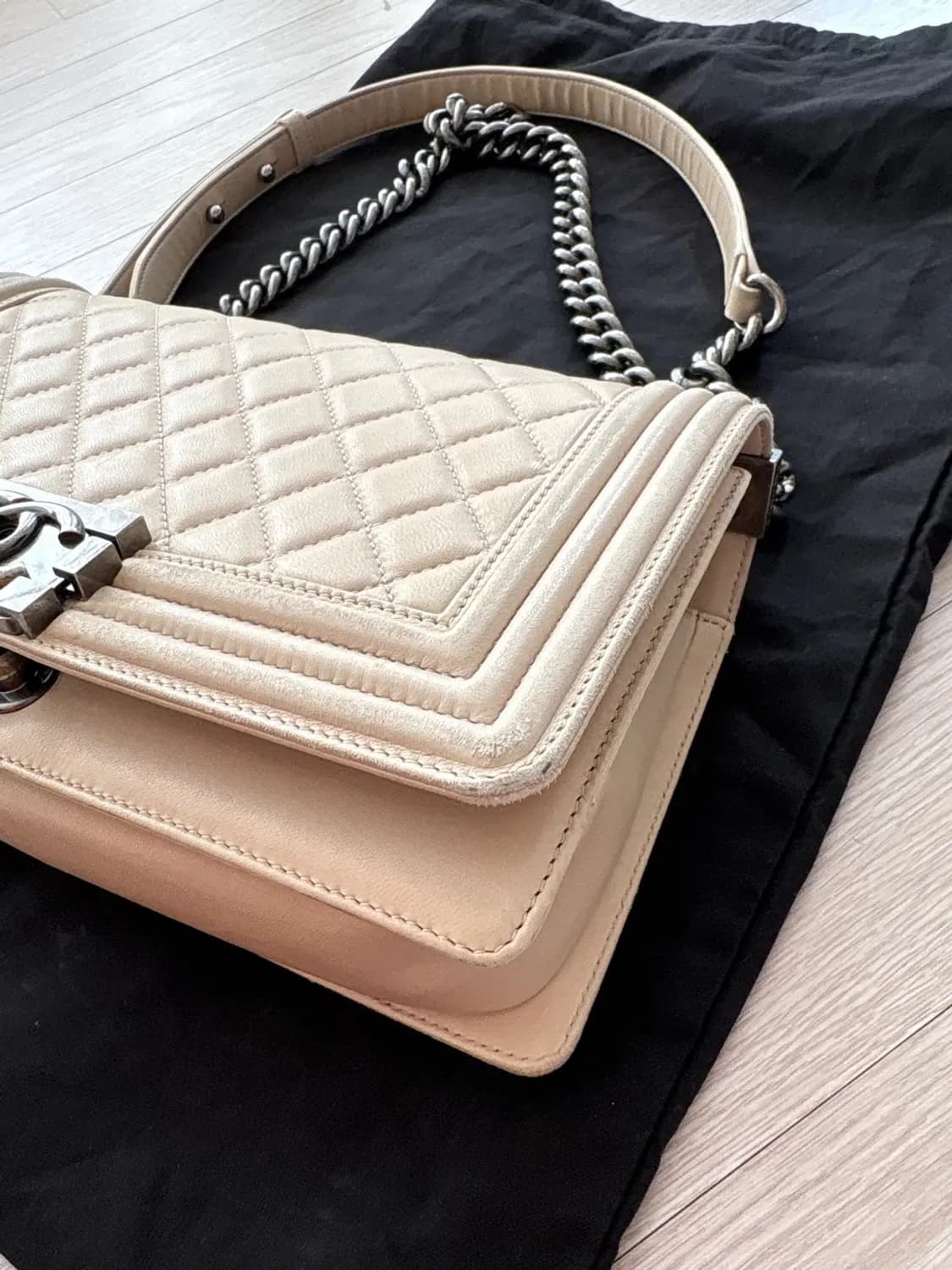 샤넬 보이백 미듐 베이지 상품이미지4