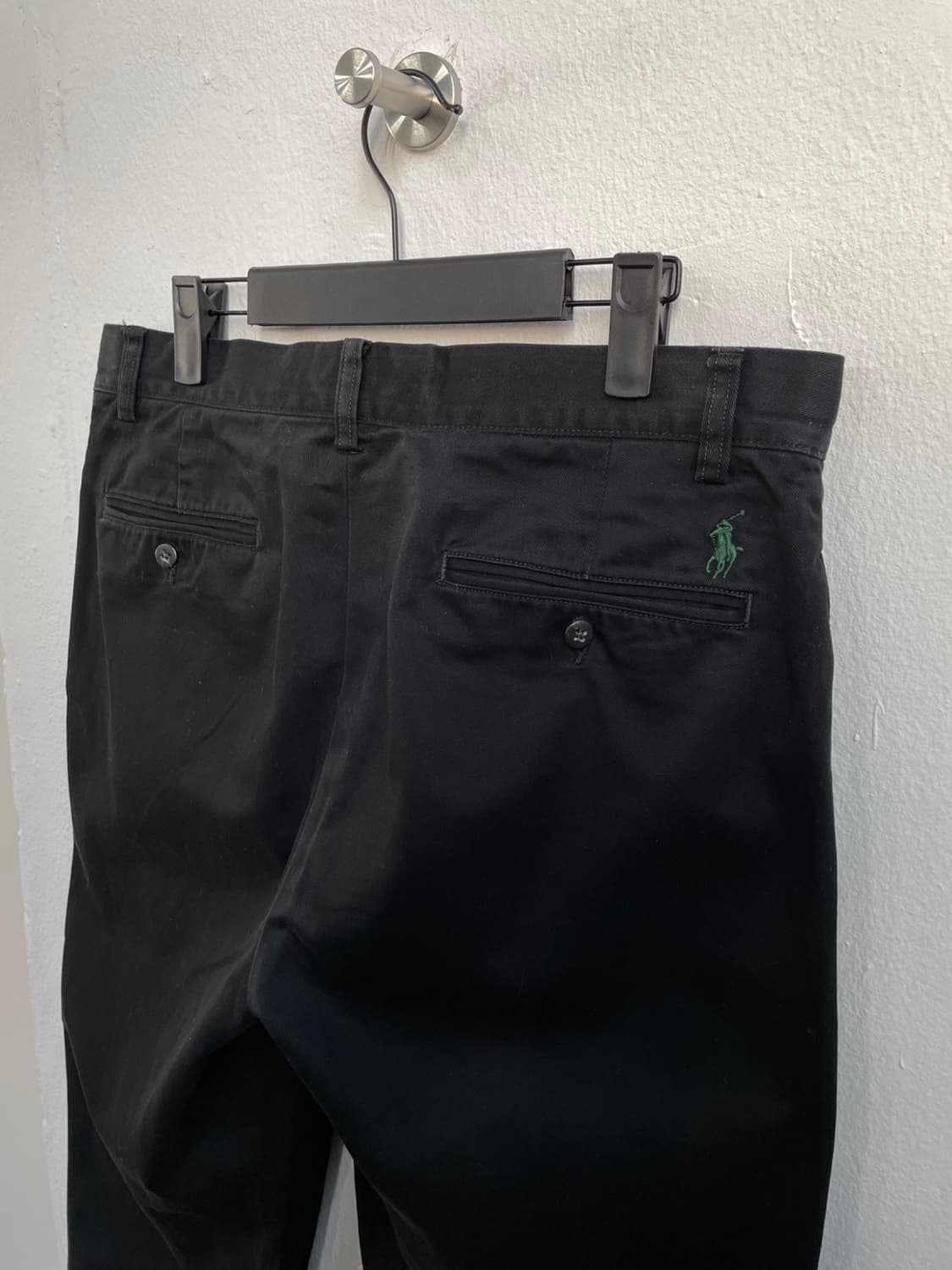 폴로 랄프로렌 블랙 투 턱 치노 팬츠 상품이미지4