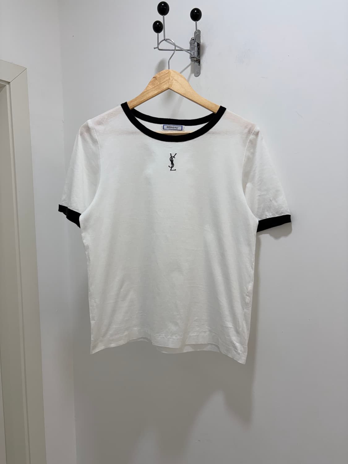 YVES SAINT LAURENT 입생로랑 로고 자수 링거티 반팔 티셔츠 상품이미지4