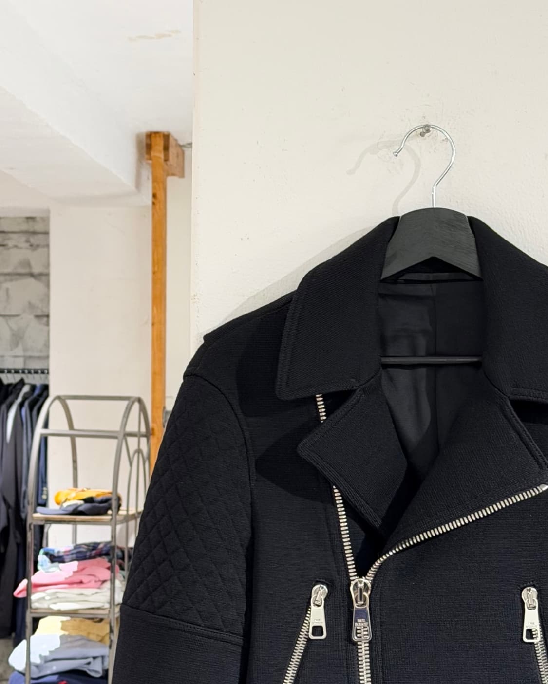 닐바렛 블랙 슬림핏 버진울 바이커 자켓  상품이미지2