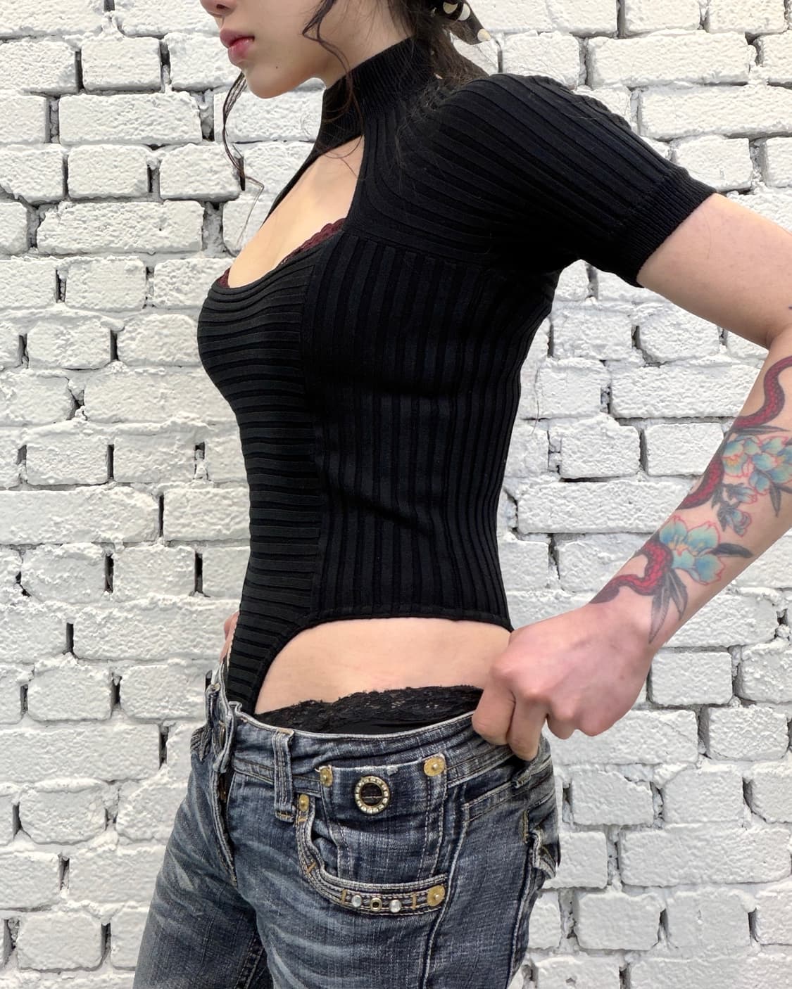 Ribbed Cut-Out Knit Bodysuit 상품이미지3