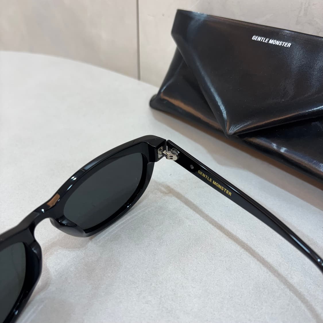 젠틀몬스터 RENY 블랙 선글라스 상품이미지5