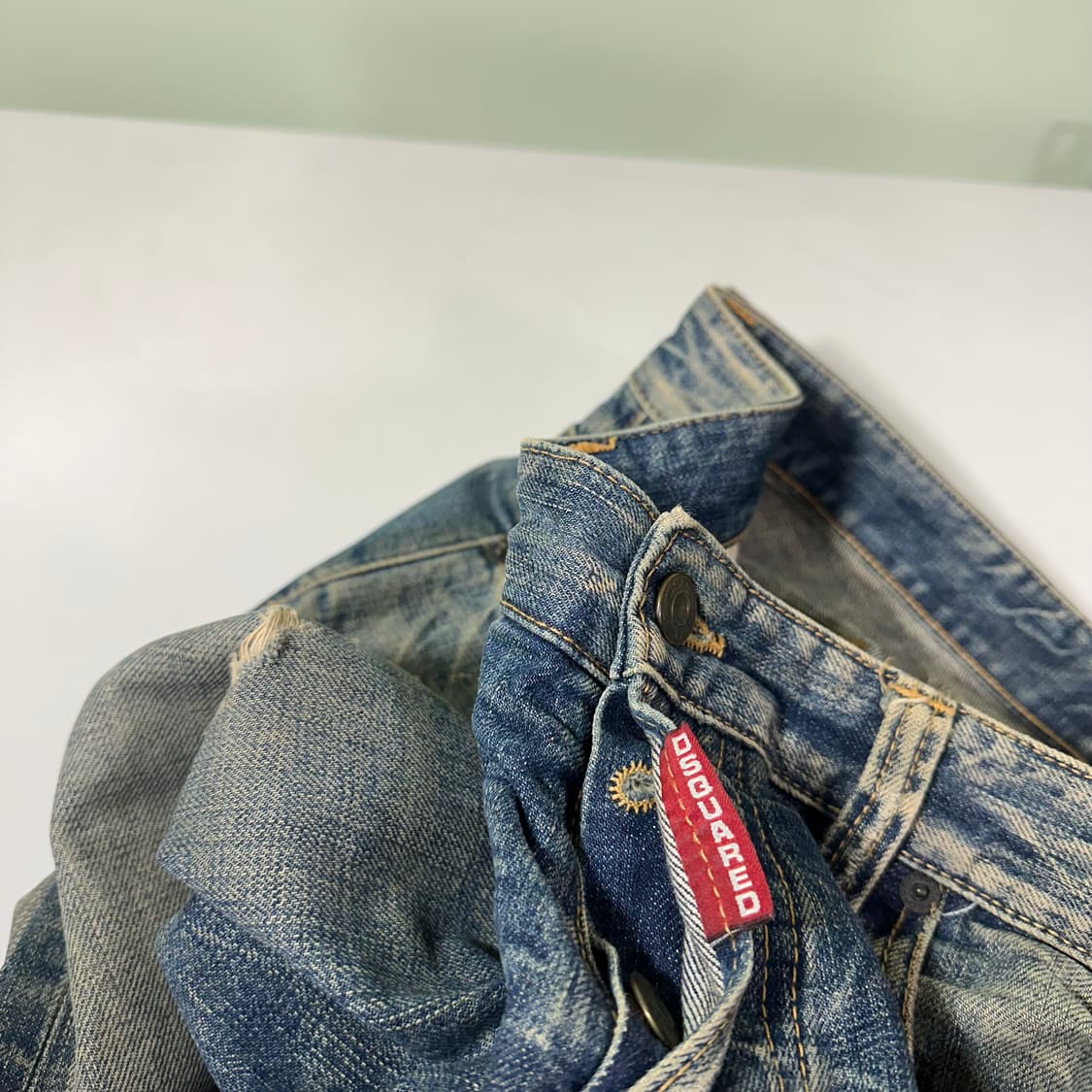 M 디스퀘어드2 버튼플라이 녹워시드 슬림핏 셀비지 데님팬츠 상품이미지8