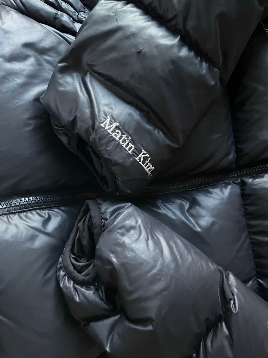 GLOSSY PUFFER JACKET IN BLACK 상품이미지6