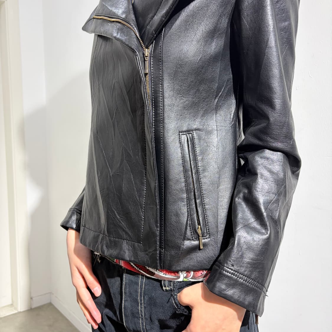 MICHEL KLEIN 사선 하이넥 페이크 레더 자켓 상품이미지2