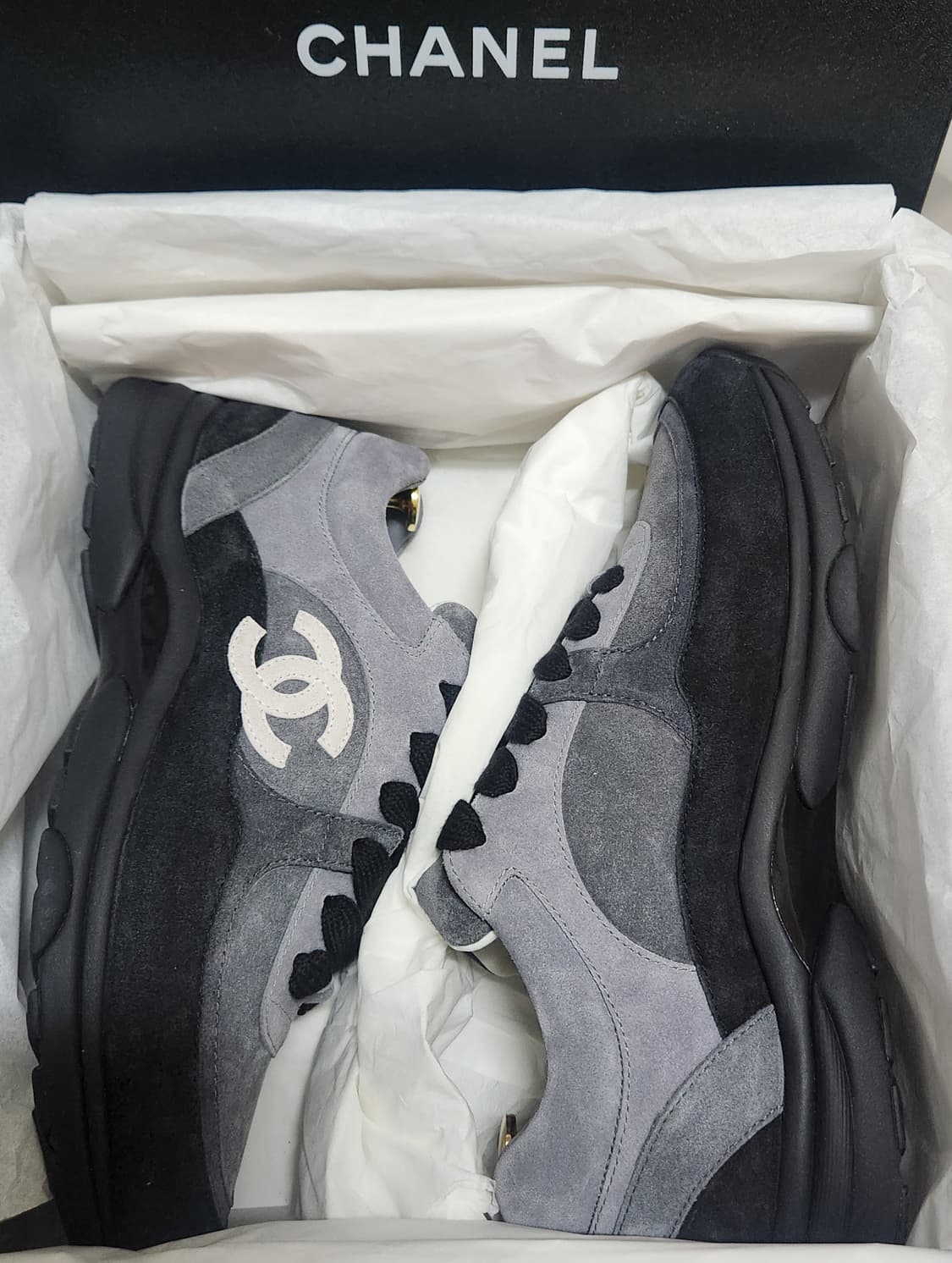 [정품 ] 샤넬 스니커즈 운동화 CC로고 스웨이드 그레이/블랙 42 상품이미지8