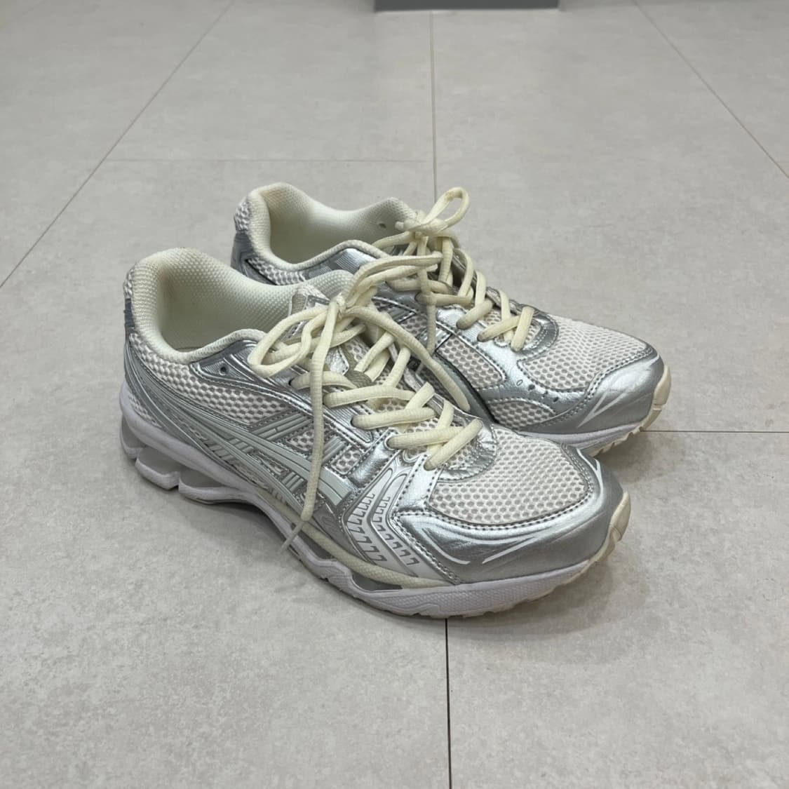 아식스 x JJJ자운드 젤 카야노 14 실버 화이트 260 상품이미지1