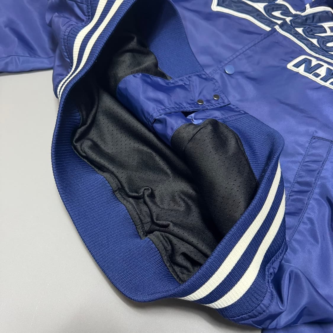 쇼트(Schott) 22ss 블루컬러 스펠링 로고 나일론 바시티 자켓 상품이미지5