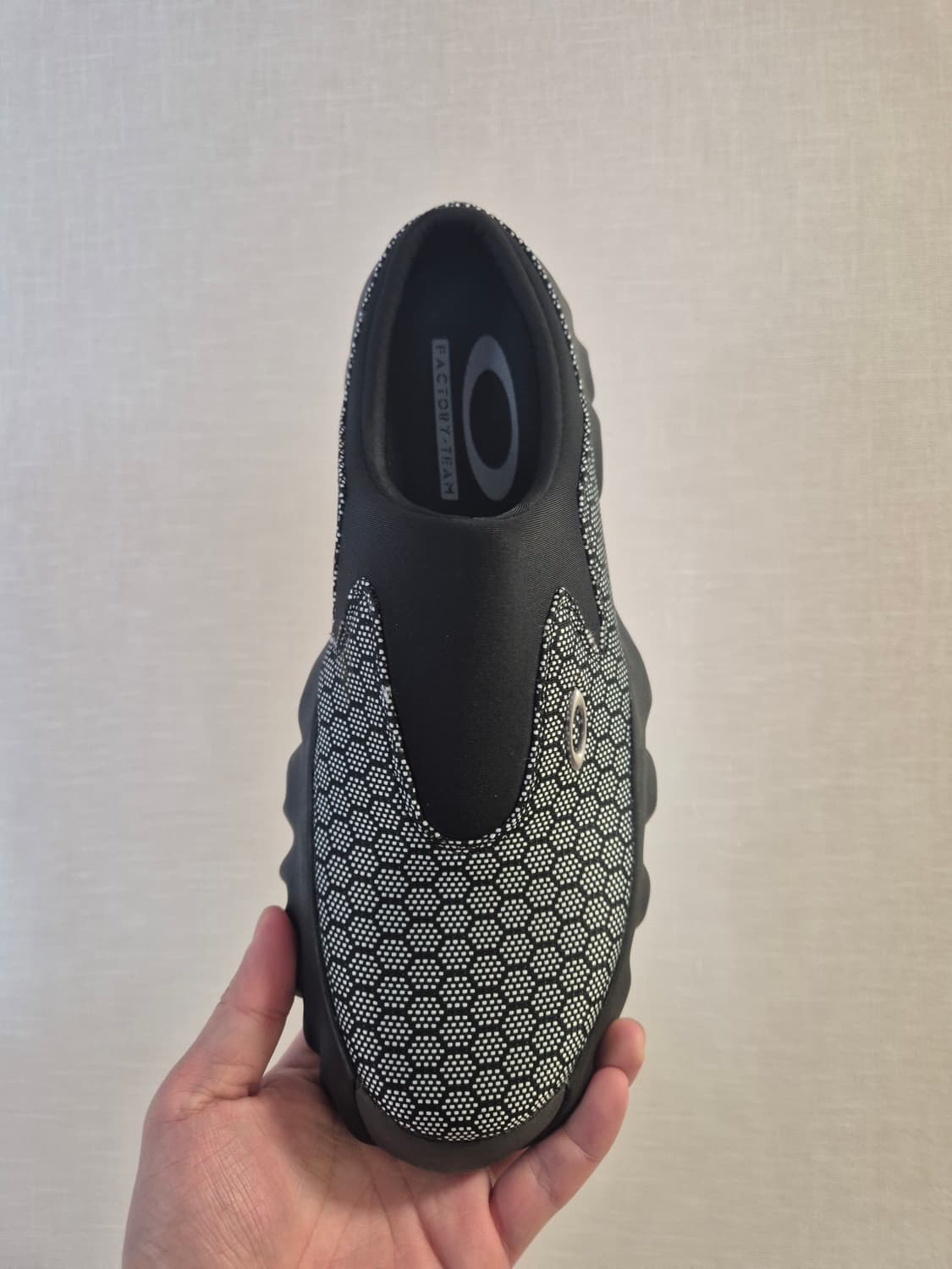 [새상품/270] 오클리 팩토리 팀 x 브레인 데드 찹 쏘우 뮬 허니콤 상품이미지2