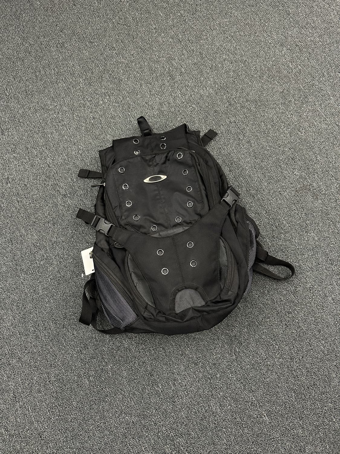 오클리 아이콘 백팩 블랙 상품이미지1