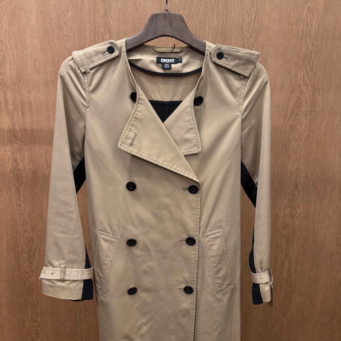 도나카란 뉴욕 트렌치 코트 더블 브레스티드벨트 스트랩 디테일 베이지 상품이미지4
