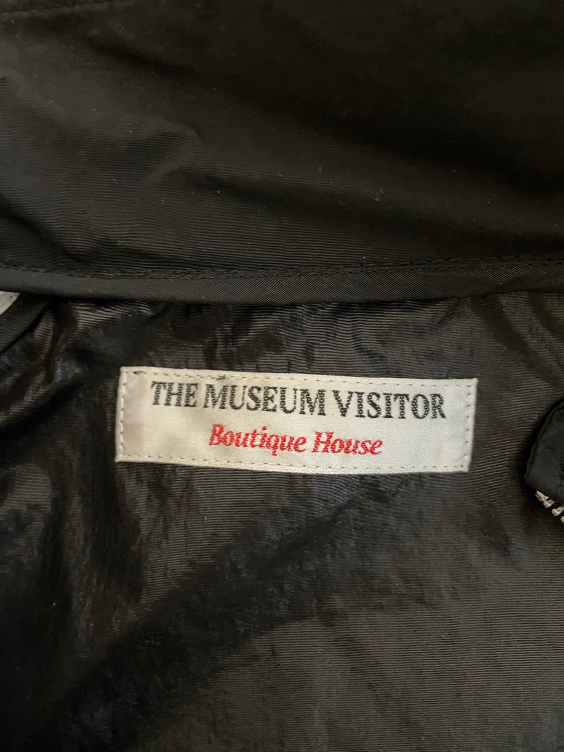 더뮤지엄비지터 바람막이 L 상품이미지3