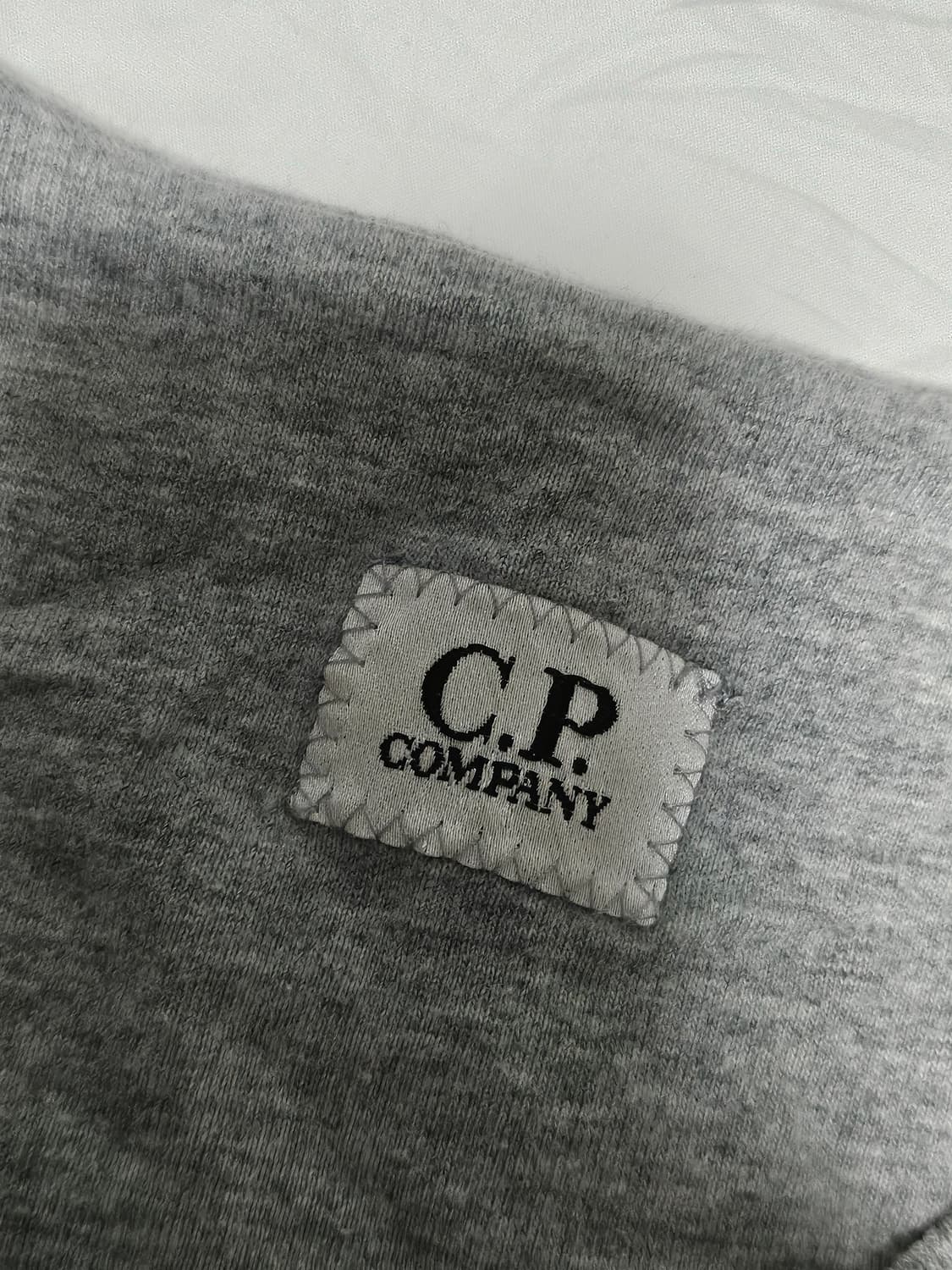 C.P컴퍼니 히든로고 맨투맨 그레이 L 상품이미지3