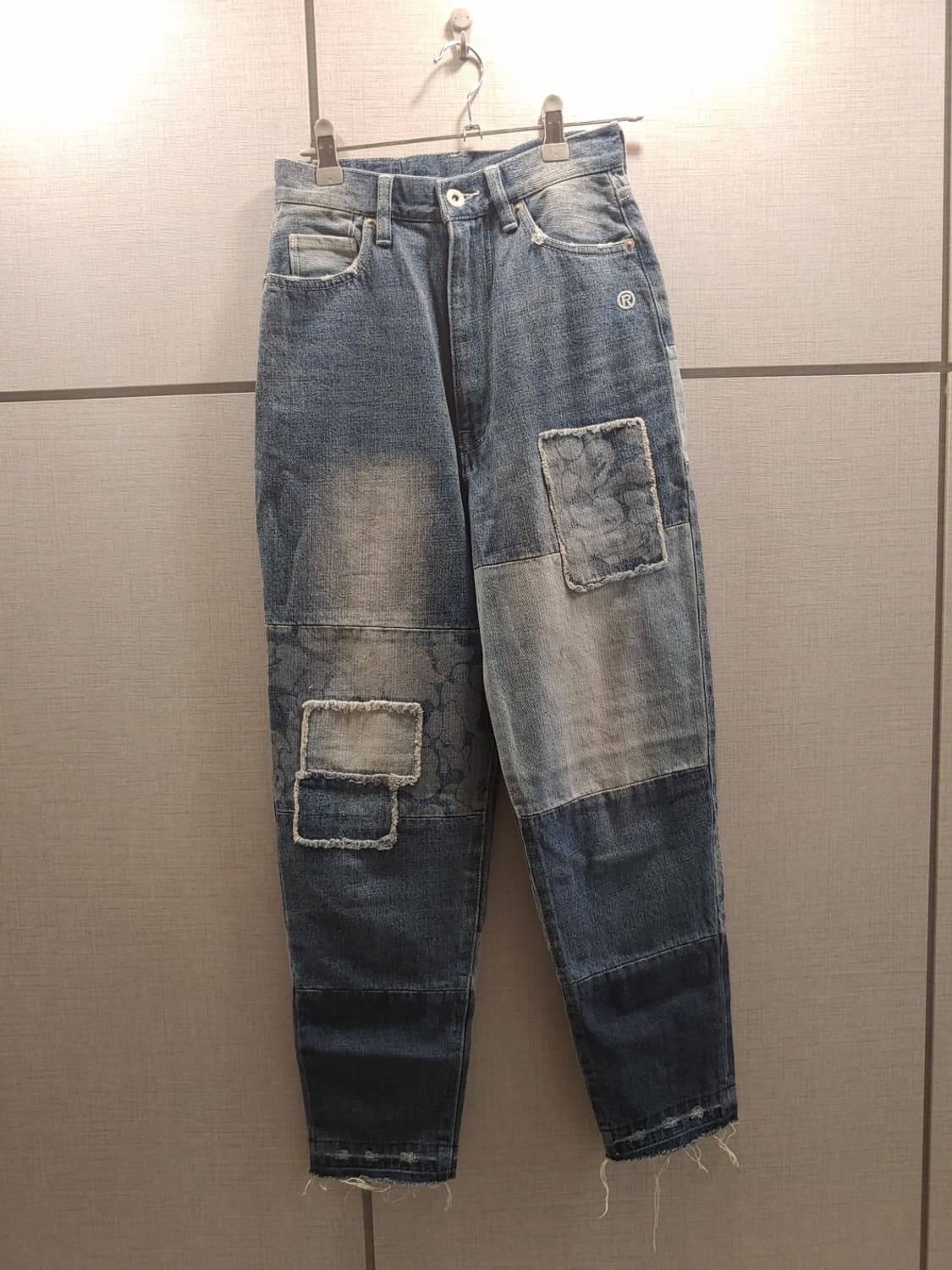 [XXS,22~23인치] 베이프 카모 패치워크 레더탭 데님 팬츠 상품이미지1