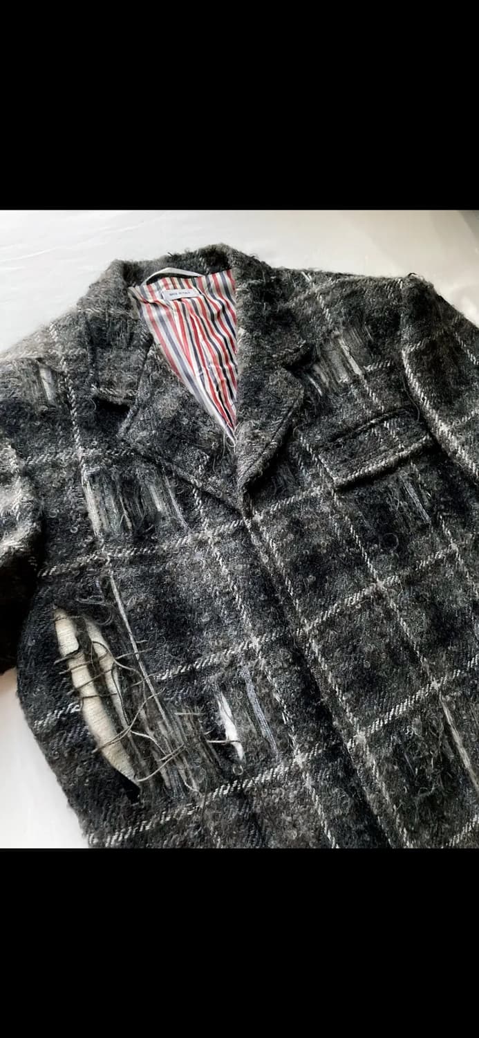 톰브라운 체크 데미지 한정판 코트 상품이미지6