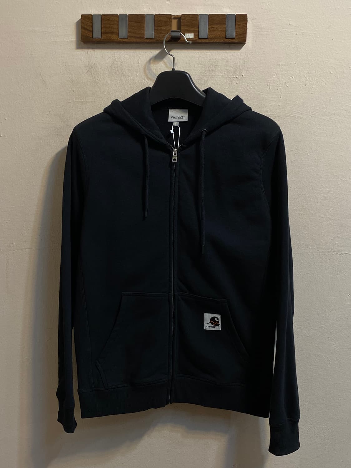칼하트 WIP 블랙 집업 후디 상품이미지1