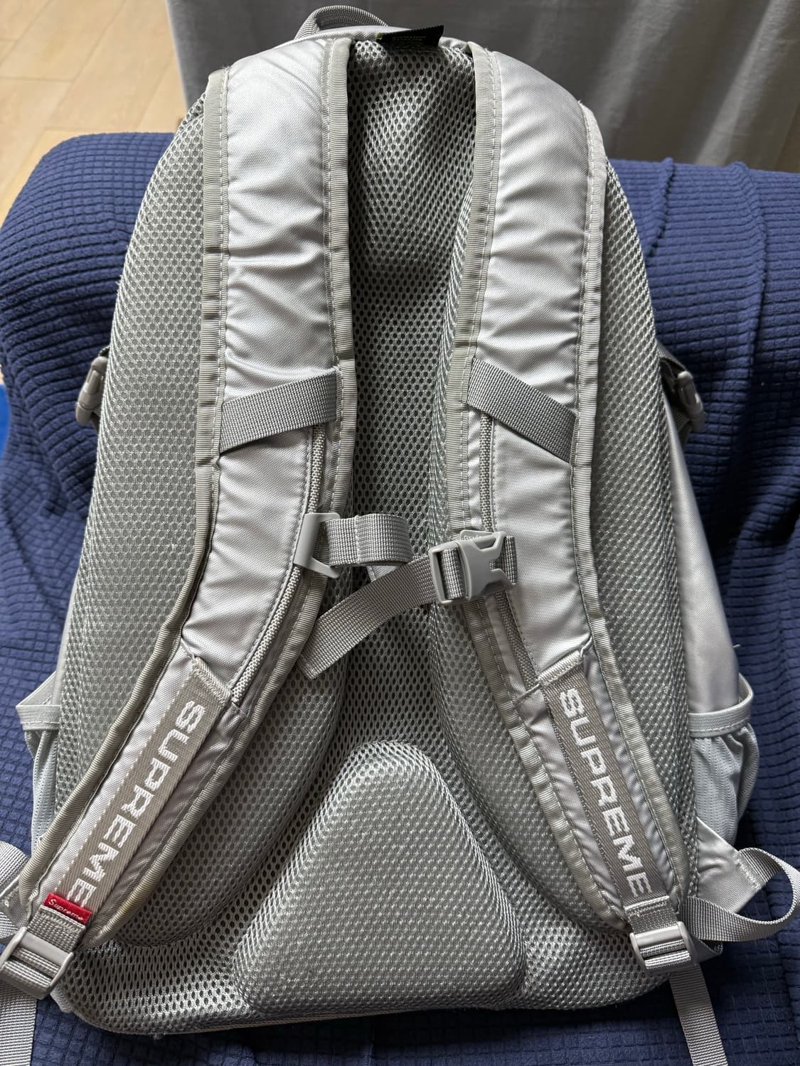 슈프림 백팩 실버 22FW Supreme Backpack Silver 상품이미지2