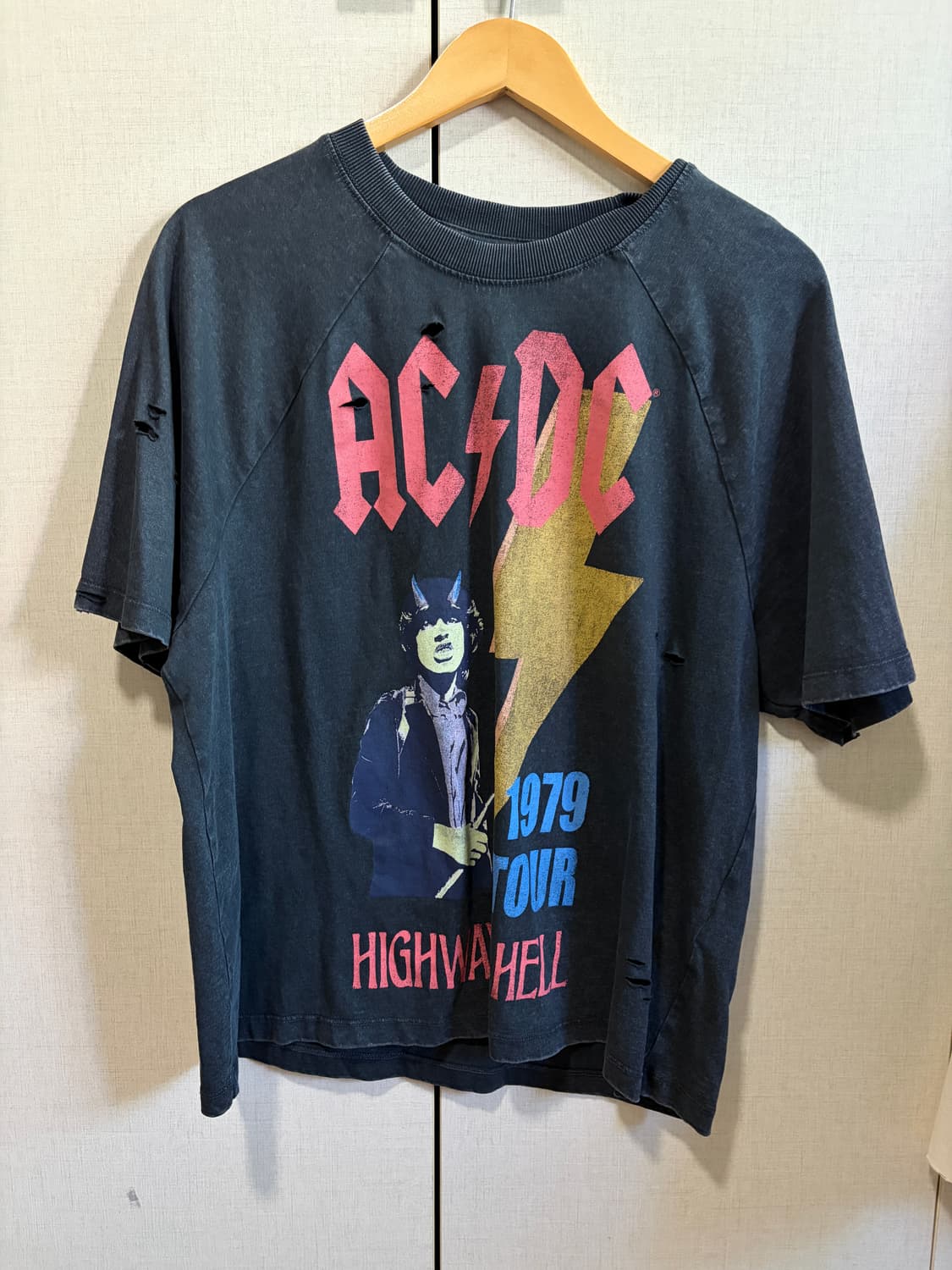 AC/DC 1979 투어 반팔 티셔츠 데미지 블랙(zara 자라) 상품이미지1