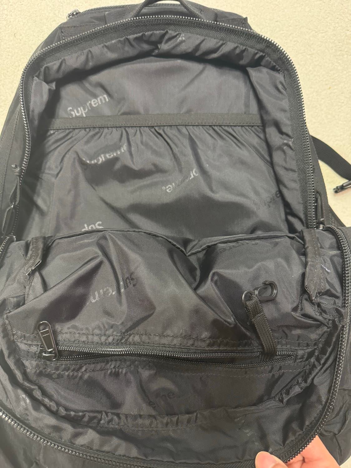 슈프림 백팩 블랙 20FW 상품이미지3