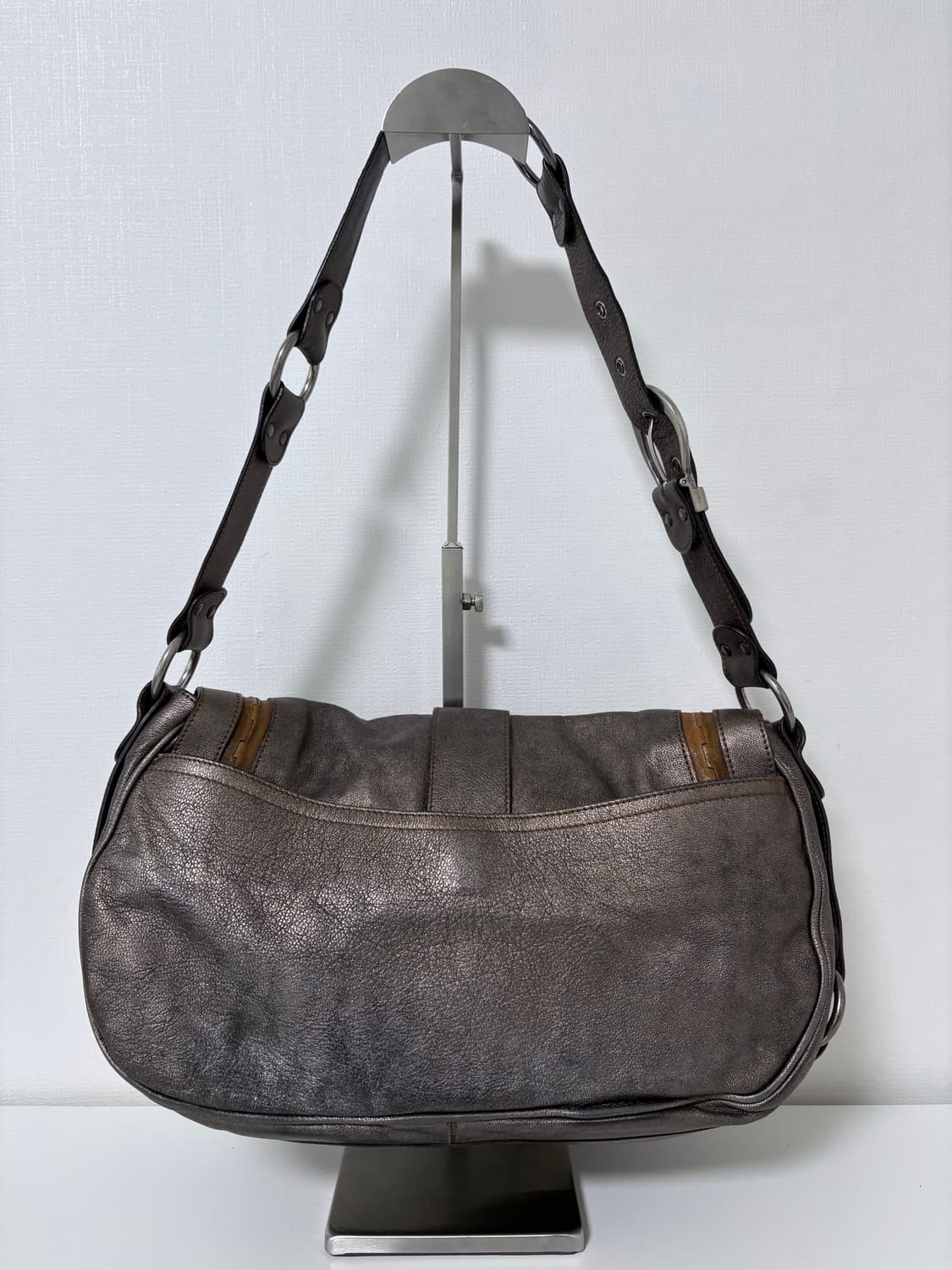 디올 가우초 메탈릭브라운 크로스백 상품이미지4