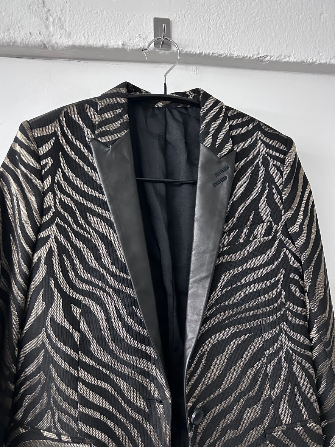 The Kooples Zebra Jacquard Tuxedo Jacket 상품이미지4