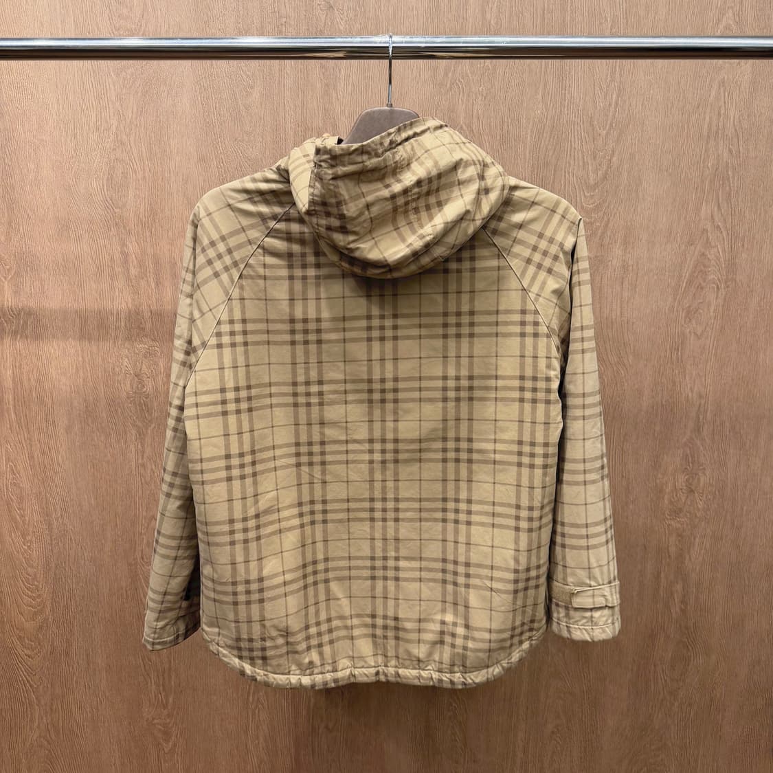 버버리 런던 하이넥 후드 라이트 점퍼 체크 패턴 메쉬 안감 디테일 베이지 상품이미지3