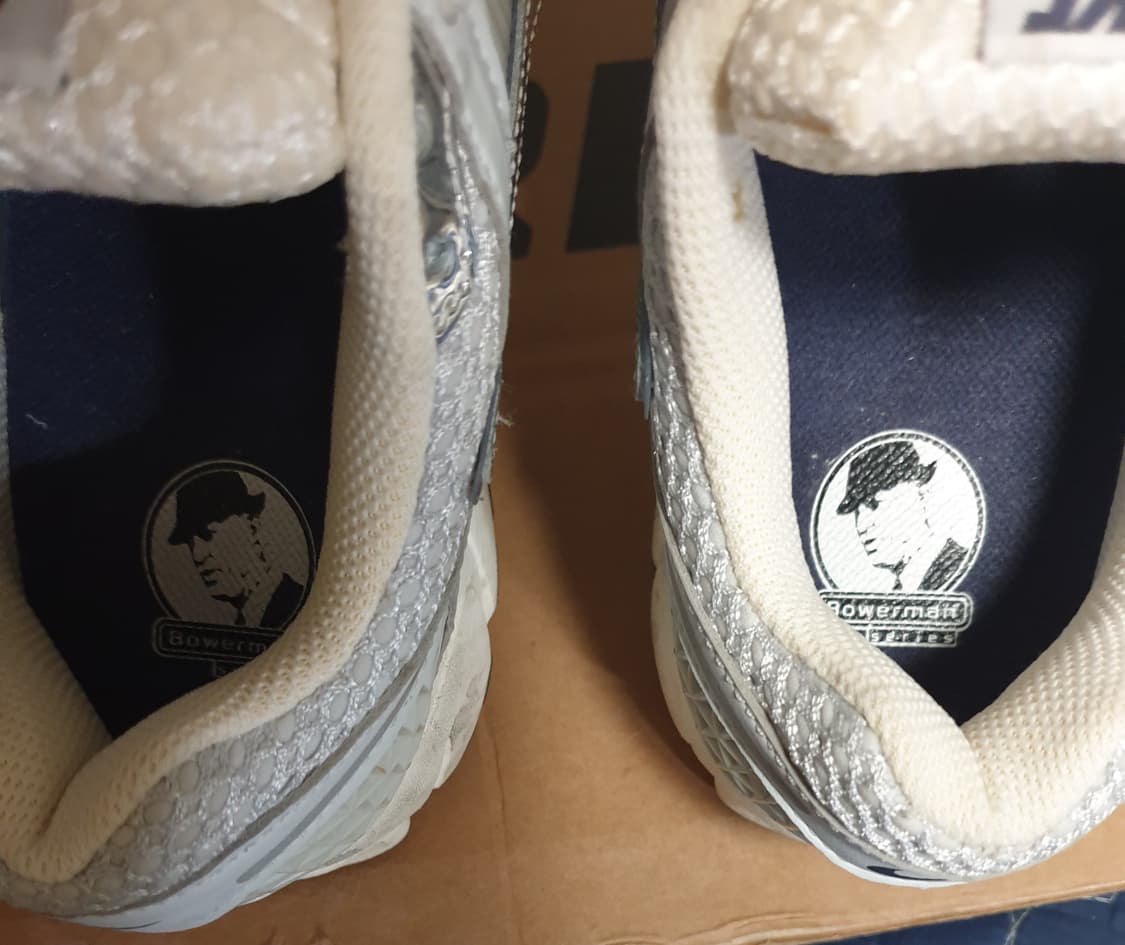 나이키 우먼스 줌보메로5 포튼 더스트 앤 메탈릭 실버 (235) 상품이미지5