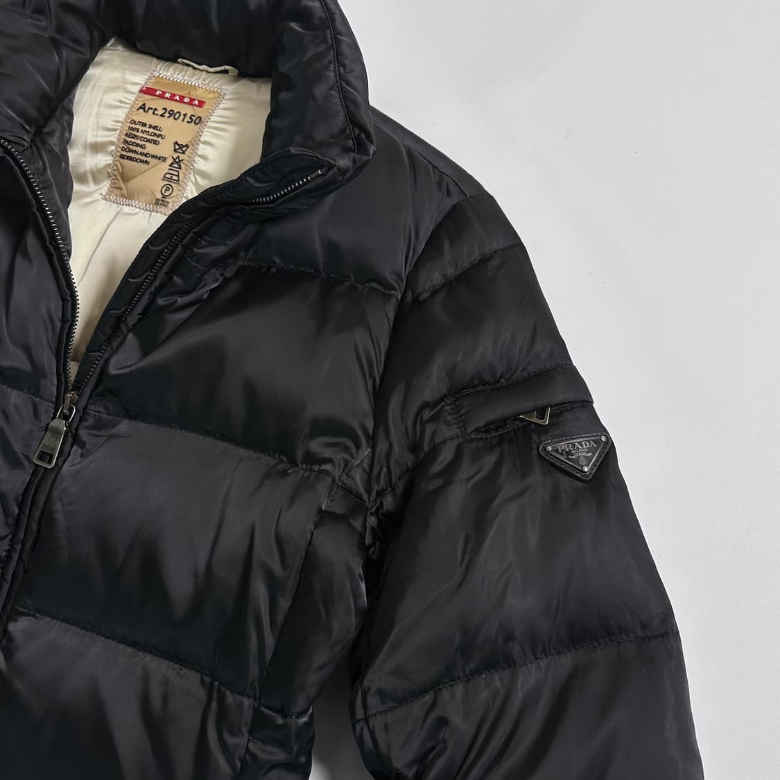 프라다 삼각로고 블랙 다운 패딩 상품이미지4