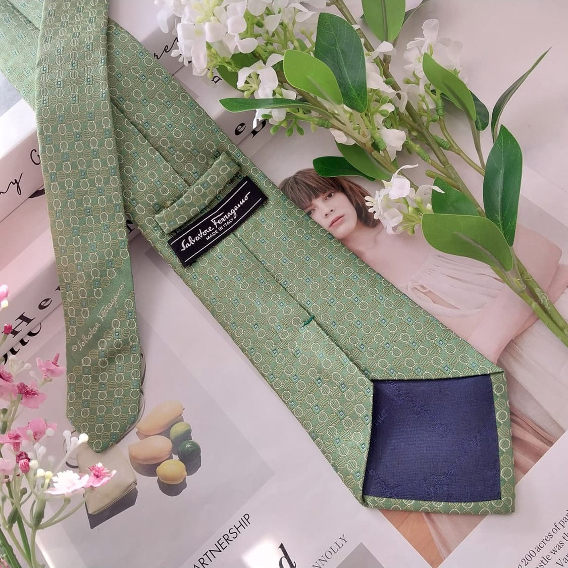 페라가모 실크 그린 간치니 패턴 넥타이 8.7cm A+등급 K1699
 상품이미지4