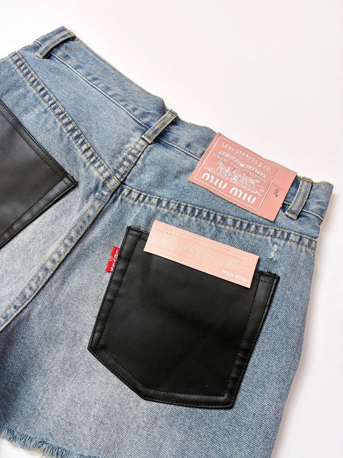 미우미우 x 리바이스 21ss 워시드 컷오프 데님 쇼츠 PN5400 상품이미지3