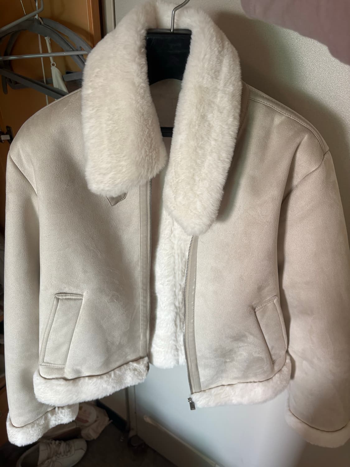 스파오 퍼배색 무스탕 아이보리 크림 상품이미지2