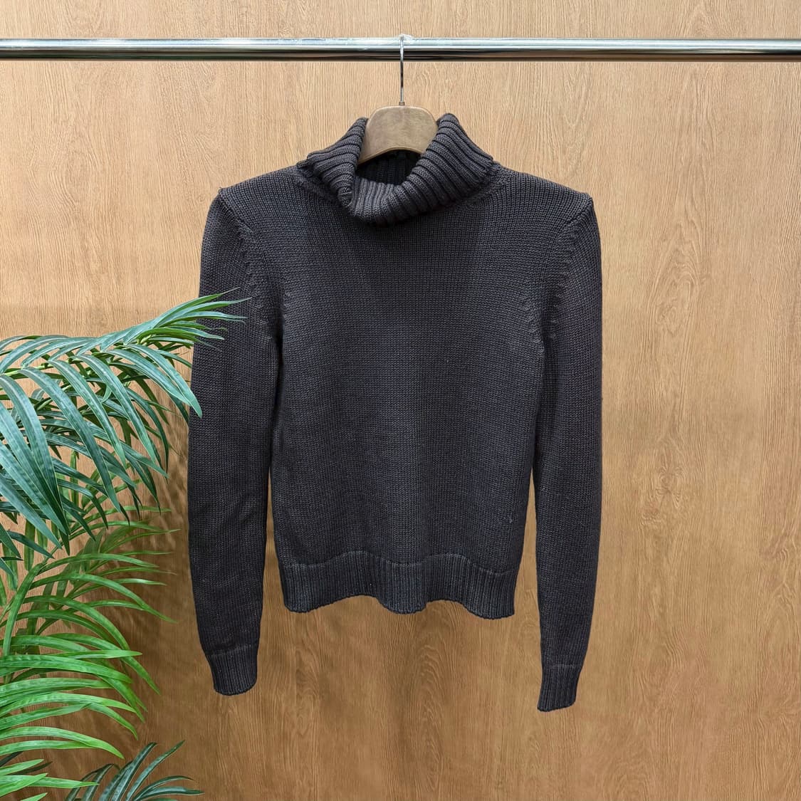 띠어리 헤비 울 터틀넥 긴팔 니트 시보리 디테일 레귤러핏 브라운 상품이미지1