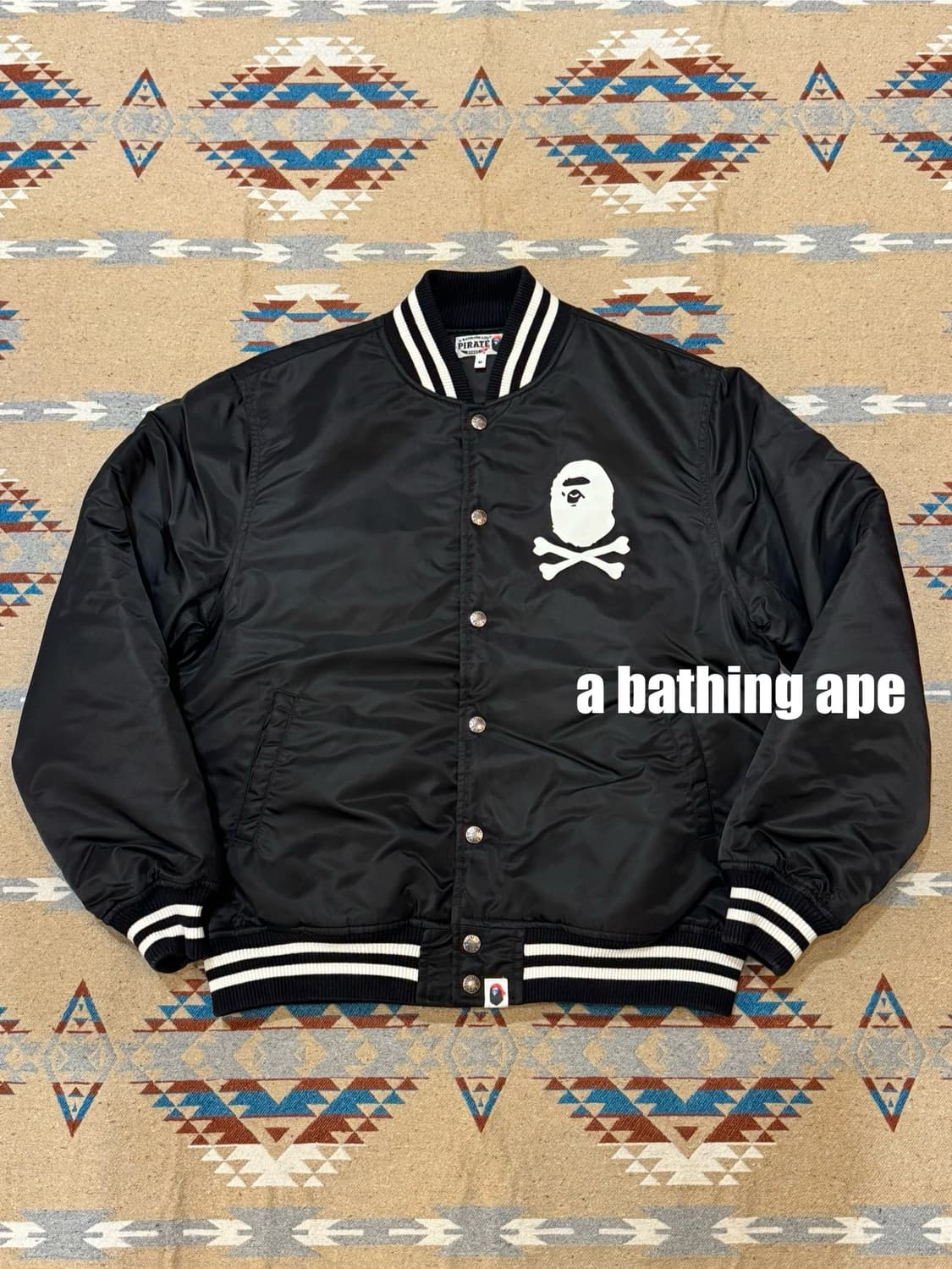 [M] 베이프 PIRATE 스토어 한정 바시티 자켓  상품이미지1