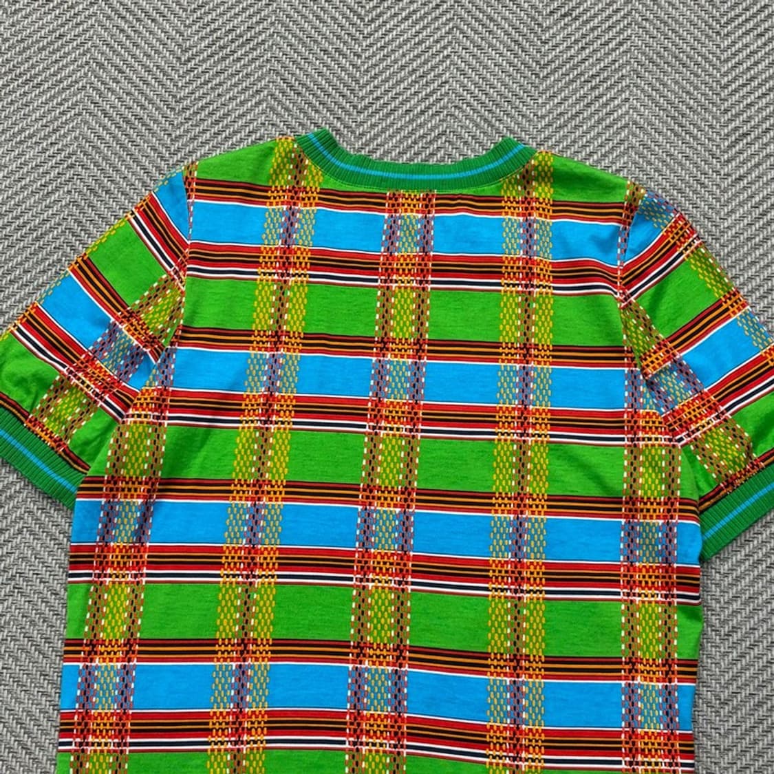 입생로랑 체크패턴 스퀘어넥 티셔츠 v2263 상품이미지4