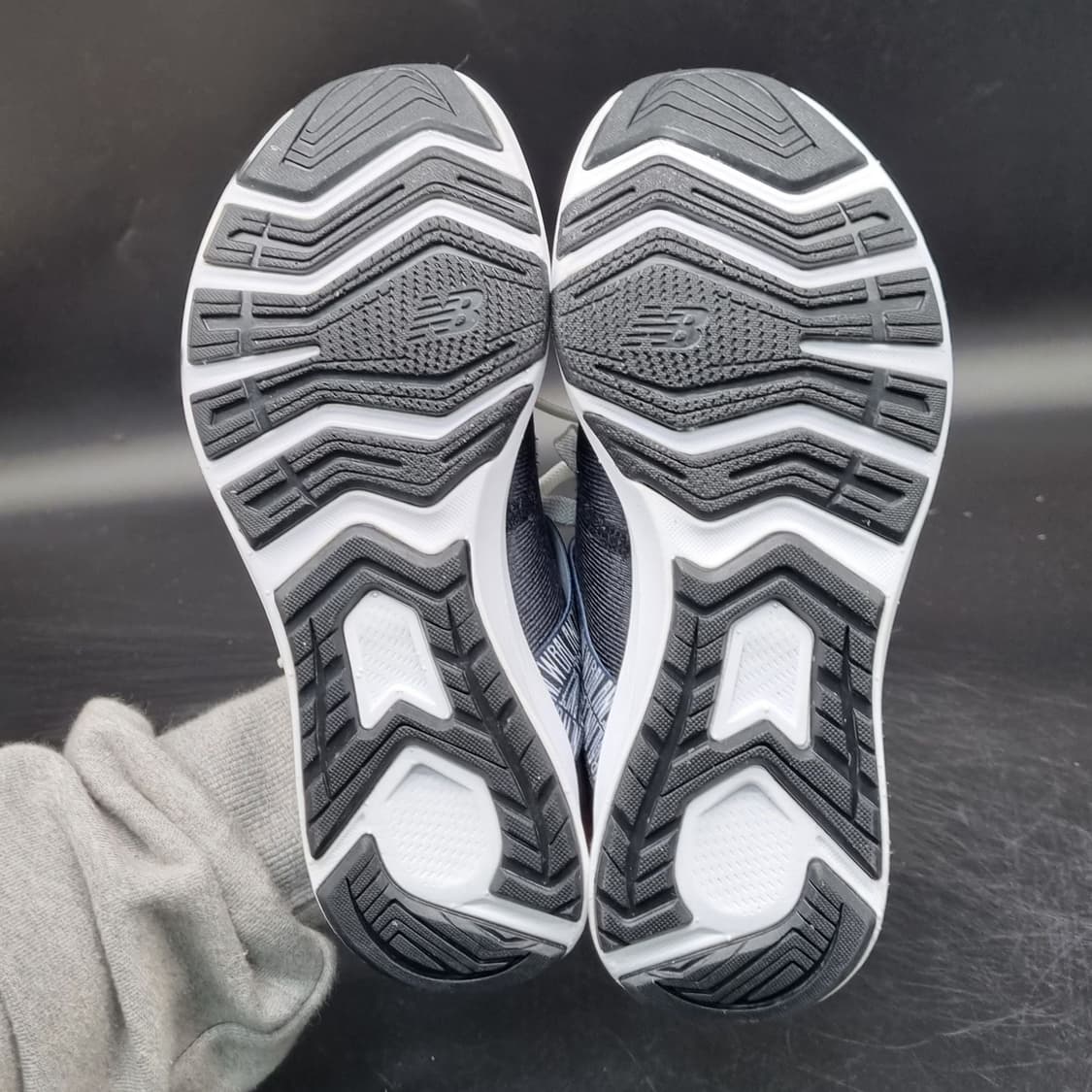 뉴발란스 퓨얼코어 운동화225. 상품이미지3