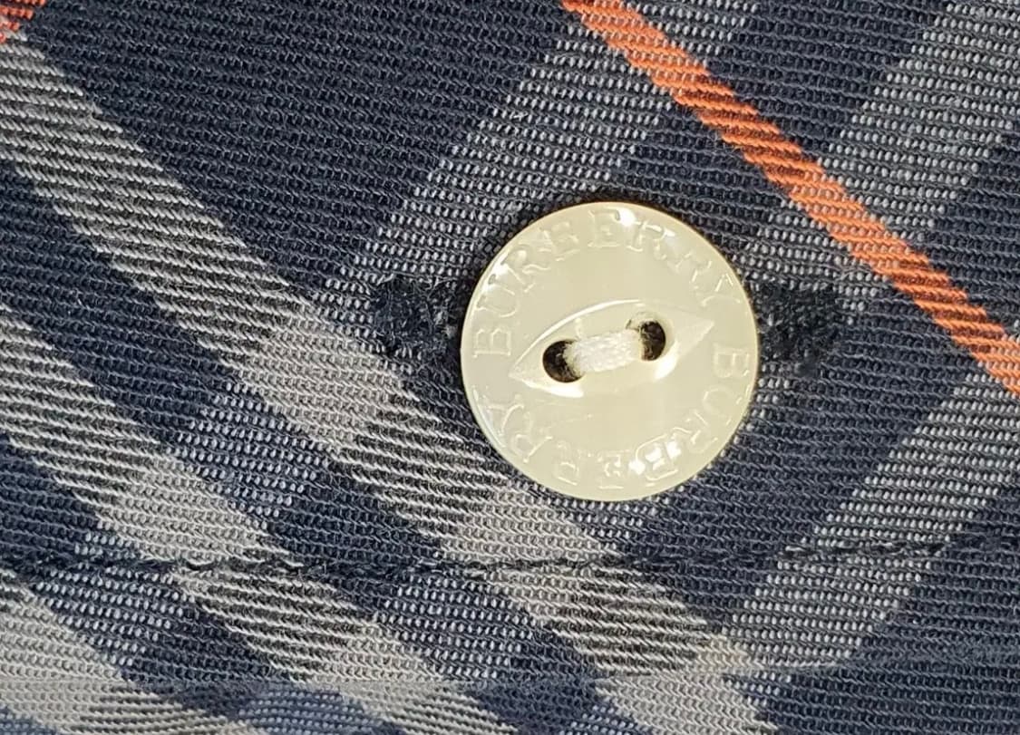 [정품/후루츠최저가]버버리 런던 클래식 네이비 노바 체크 셔츠 상품이미지4