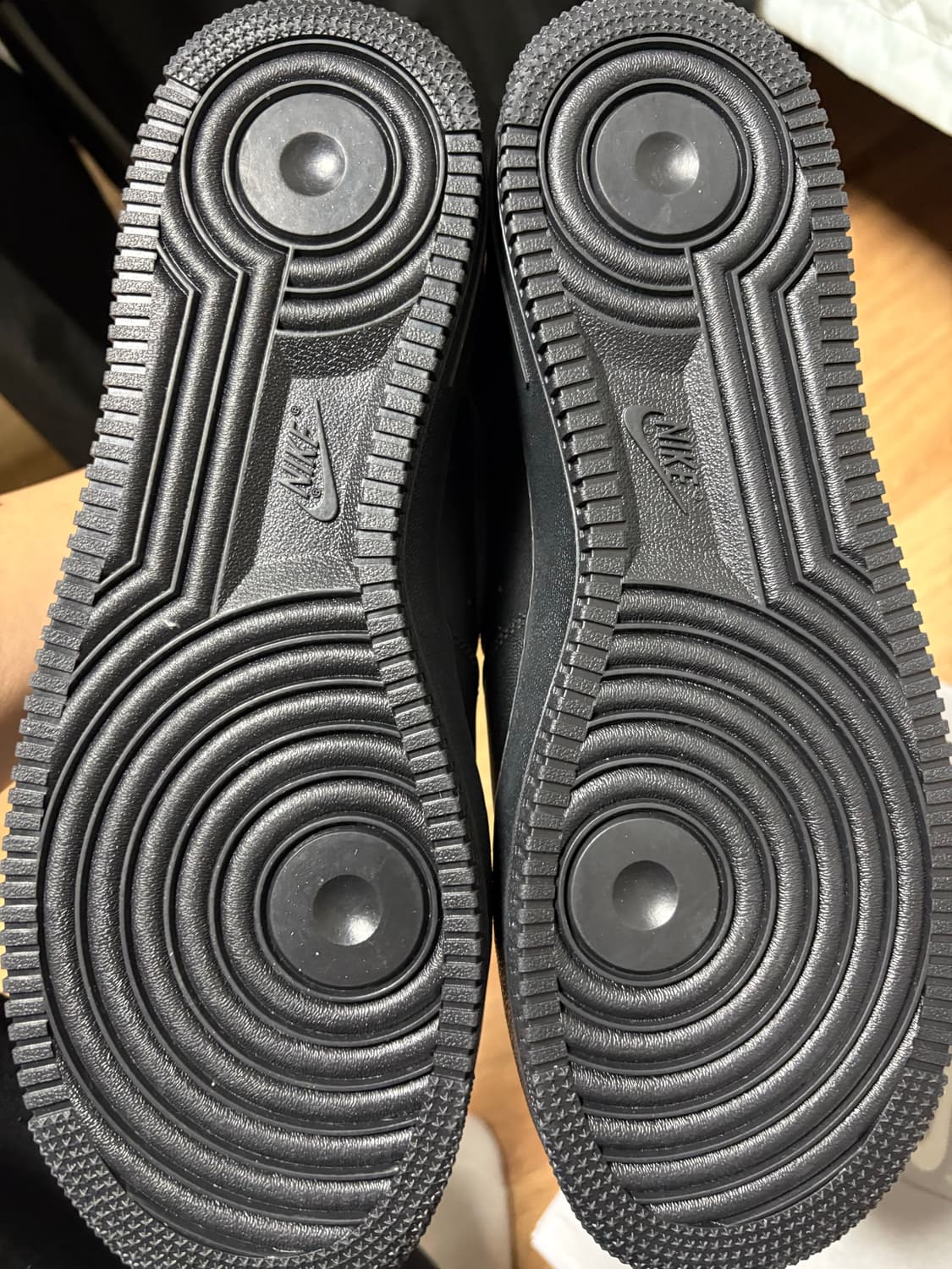 나이키 에어포스 1 '07 올블랙 280mm 새상품 상품이미지2