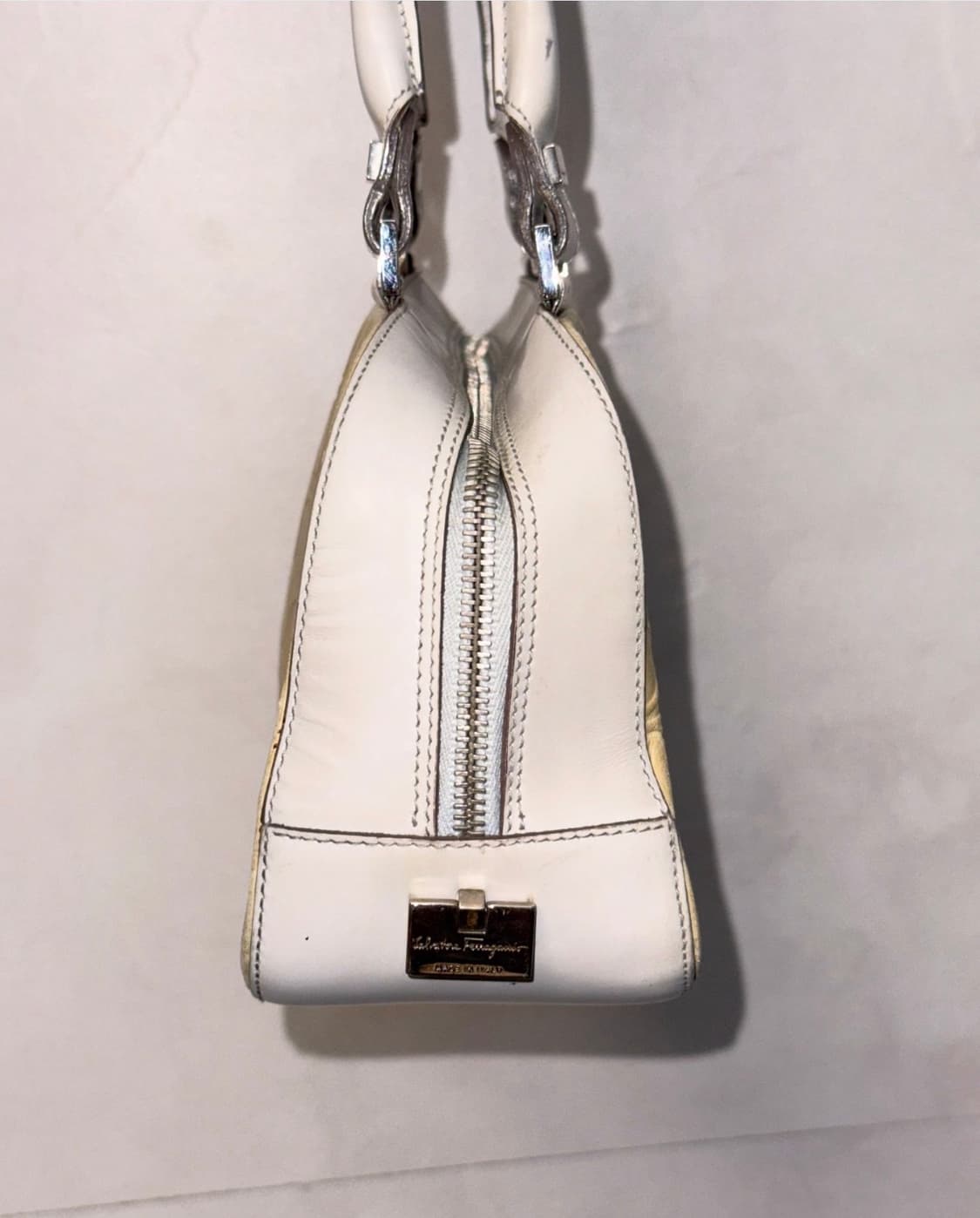 Salvatore Ferragamo ivory shoulder bag 상품이미지5