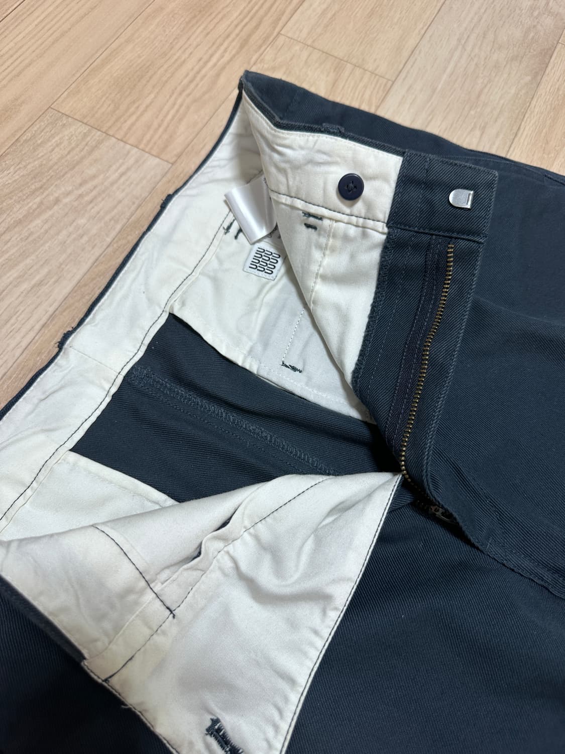 [85]유니클로 U 와이드 테이퍼드 앵클치노 팬츠 블루 상품이미지3