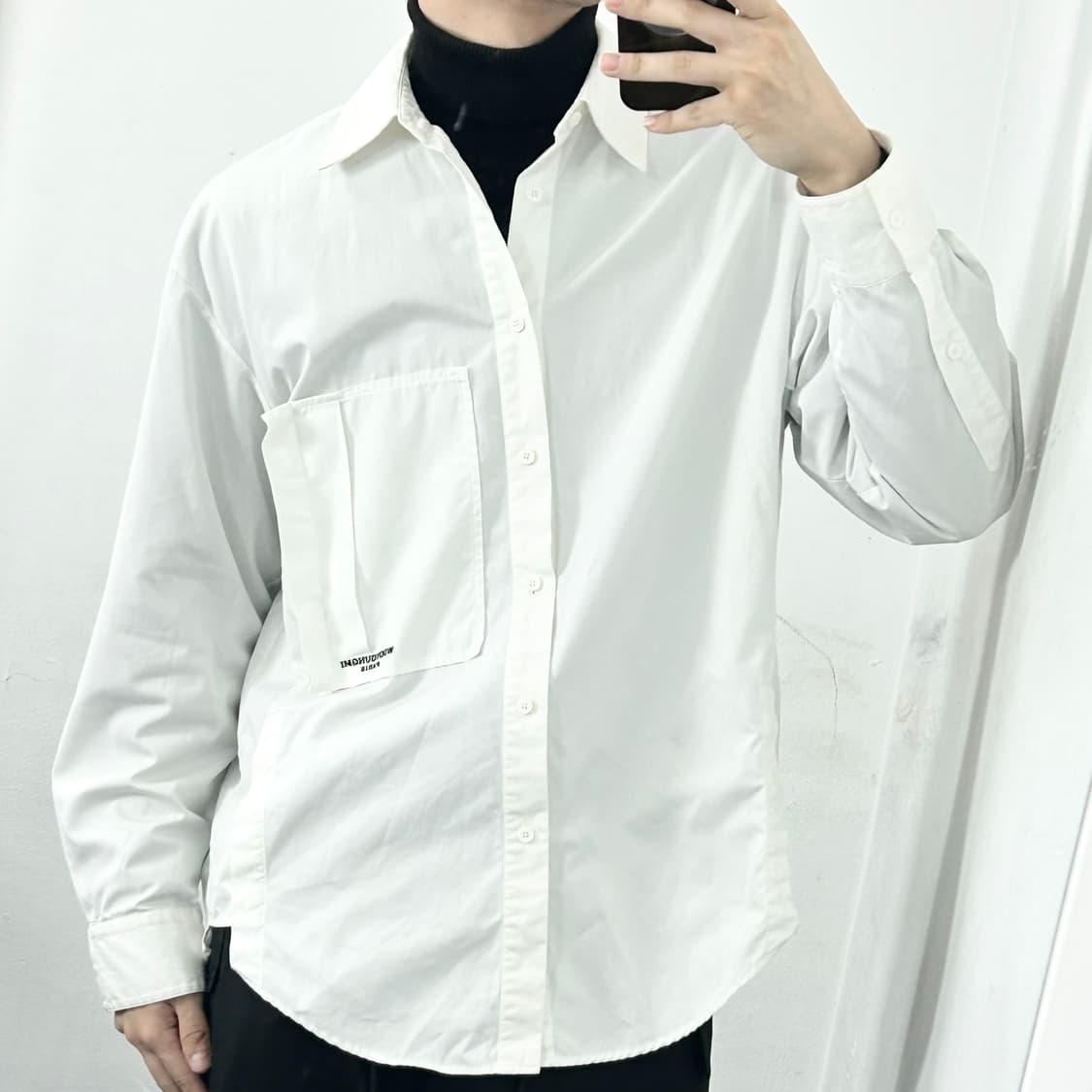 우영미 백로고 셔츠 상품이미지2