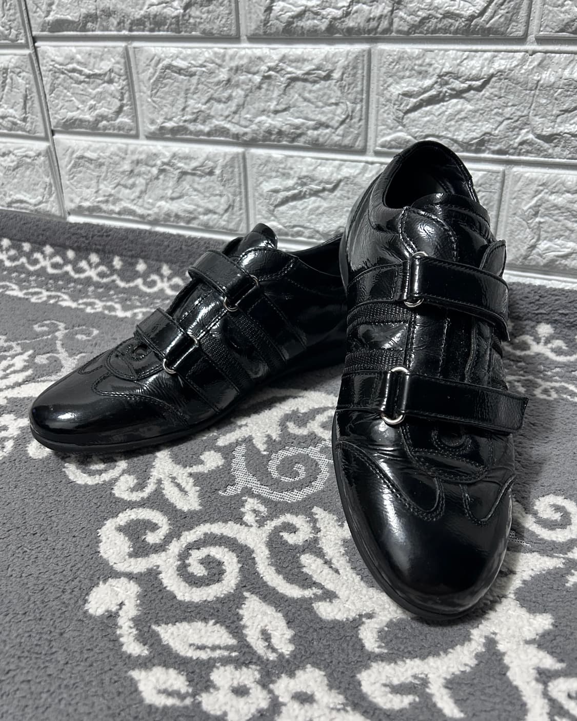 프라다 스포츠 더블 스트랩 글로시 스니커즈 상품이미지1